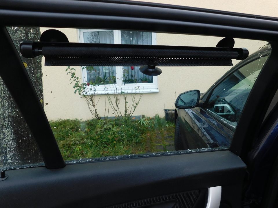 Rollos, Jalousien für Autofenster, zwei Stück vorhanden in Korntal-Münchingen