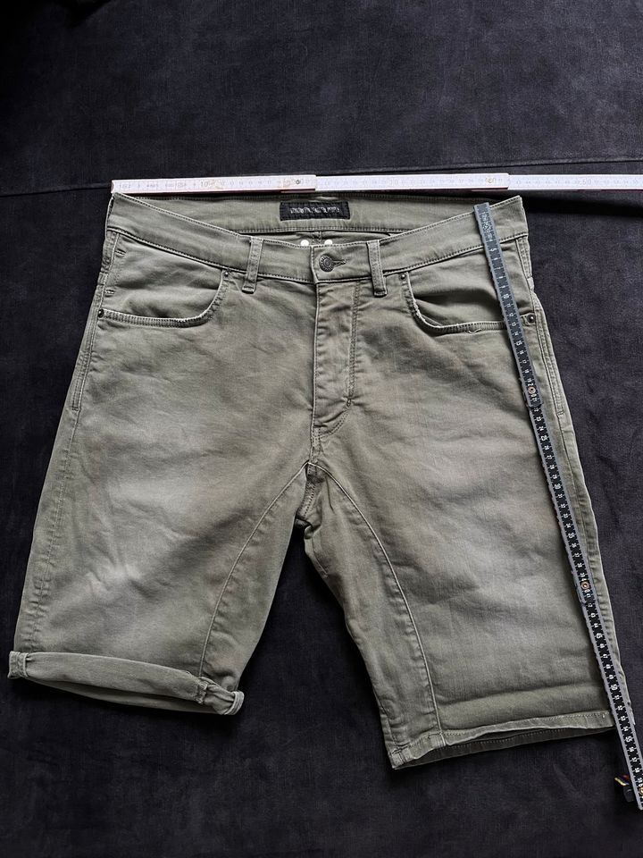Drykorn kurze Hose Shorts Jeans khaki grün M W33/W34 Herren in Dortmund