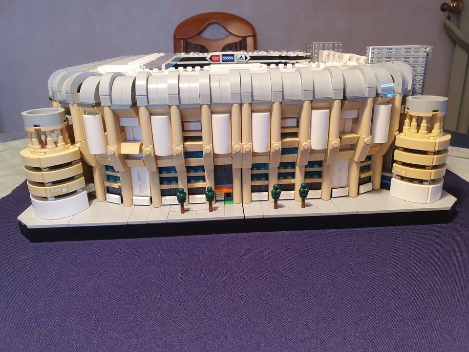 Lego San Bernabeo Stadion Real Madrid 10299 mit Beleuchtungsset in Wiesbaden
