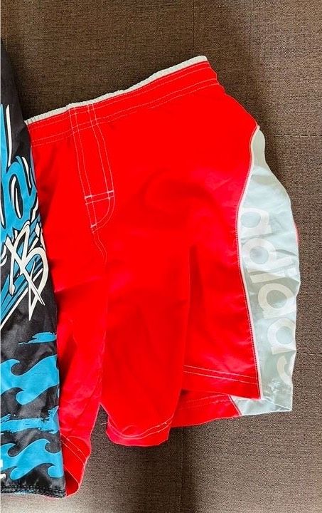 Badehose s Adidas rot in Troisdorf