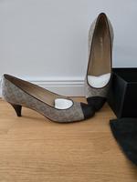 Emporio Armani Leder Pumps Gr.39 Schuhe High Heels Top Zustand Herzogtum Lauenburg - Wentorf Vorschau