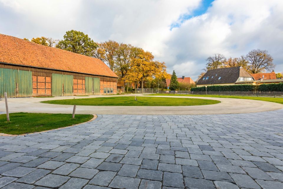 Hamptons-Style inmitten von Niedersachsen: Neuwertiges exklusives Wohnhaus mit Scheune in Eicklingen in Eicklingen