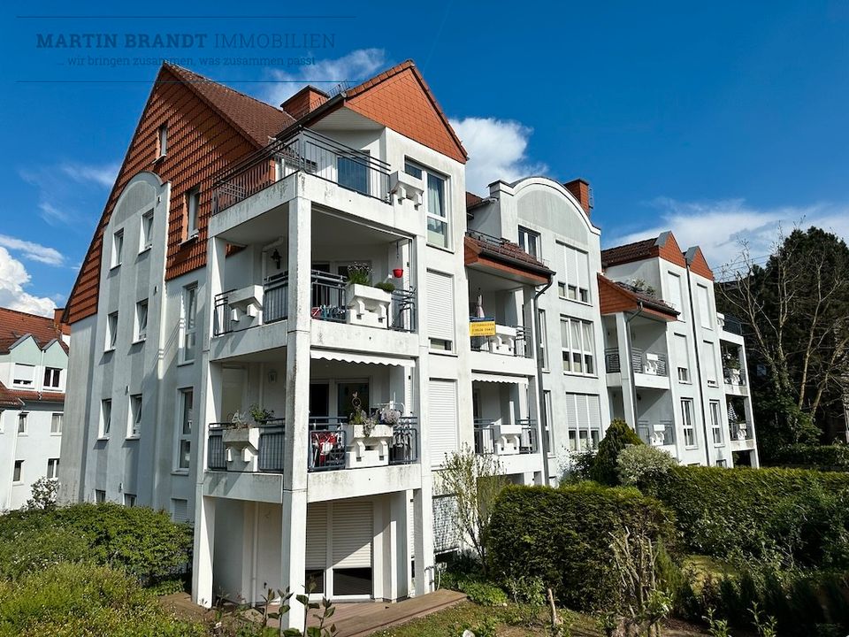 Attraktive 2 Zimmer Wohnung mit offenem Kamin,  EBK, Balkon & Garage in ruhiger Wohnlage von Idstein in Idstein