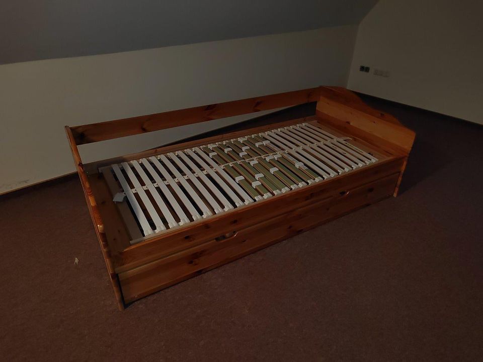 Tandem Bett, wenig benutzt, inkl. Lattenroste und Matratzen in Olbernhau