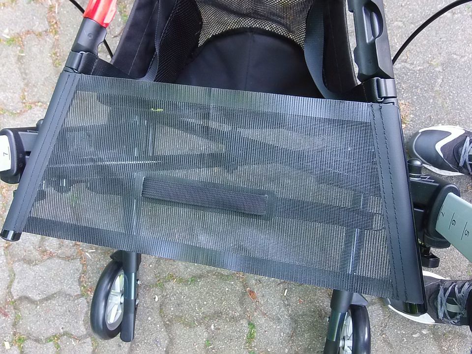 Leichtgewicht Rollator Server Gr.L mit Sofräder in Hamburg