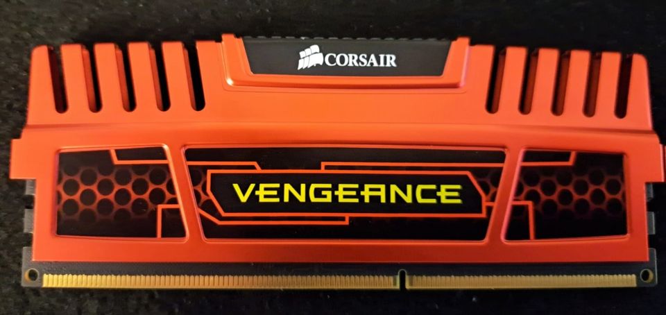 Corsair Vengeance 16GB KIT 4x4GB DDR3 1866Mhz XMP Memory RAM ROT in Dortmund
