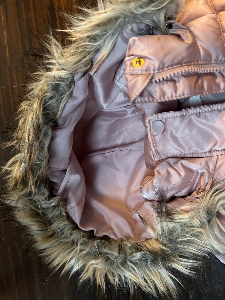 H&M 122 Mädchen winter Jacke Mantel Stepp rosa rosé mit Kapuze in Mönchengladbach