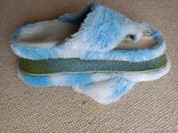 Kuschelige Flip Flops hellblau Hessen - Bad Wildungen Vorschau