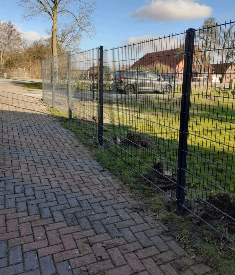 Doppelstabmattenzaun Sichtschutz Zaun Türen Tore Montage in Bunde