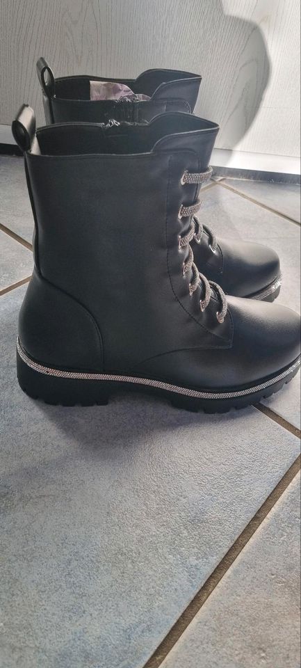 Nagelneue schicke Stiefel Boots schwarz in Frechen