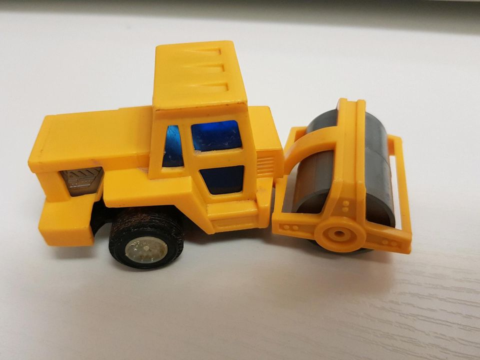 Spielzeug Auto DDR klein gelb in Sachsen - Lunzenau | eBay Kleinanzeigen  ist jetzt Kleinanzeigen