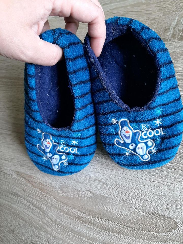 Hausschuhe Kuschelschuhe Frozen Olaf Gr. 24/26 in Paulinenaue