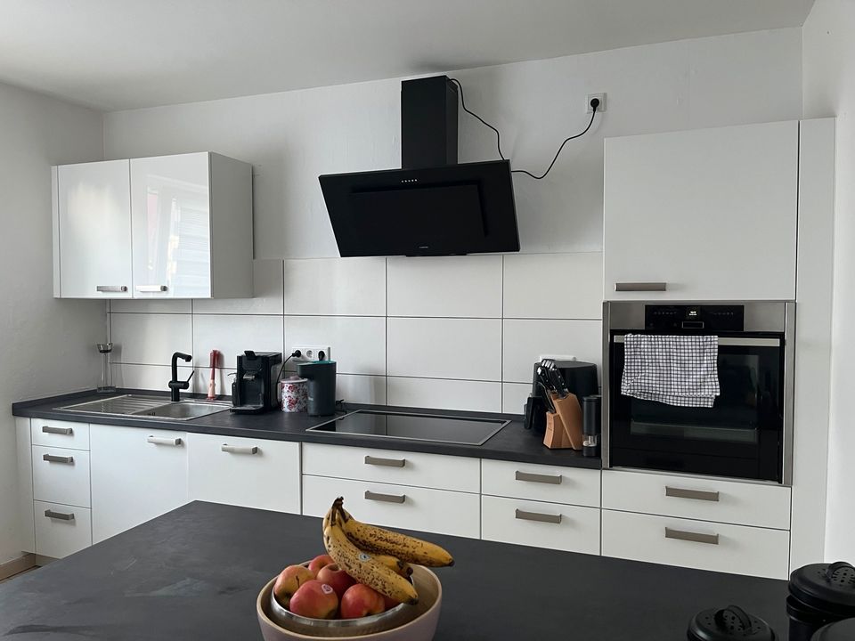 Küche Hochglanz weiß mit oder ohne E Geräte in Bremerhaven