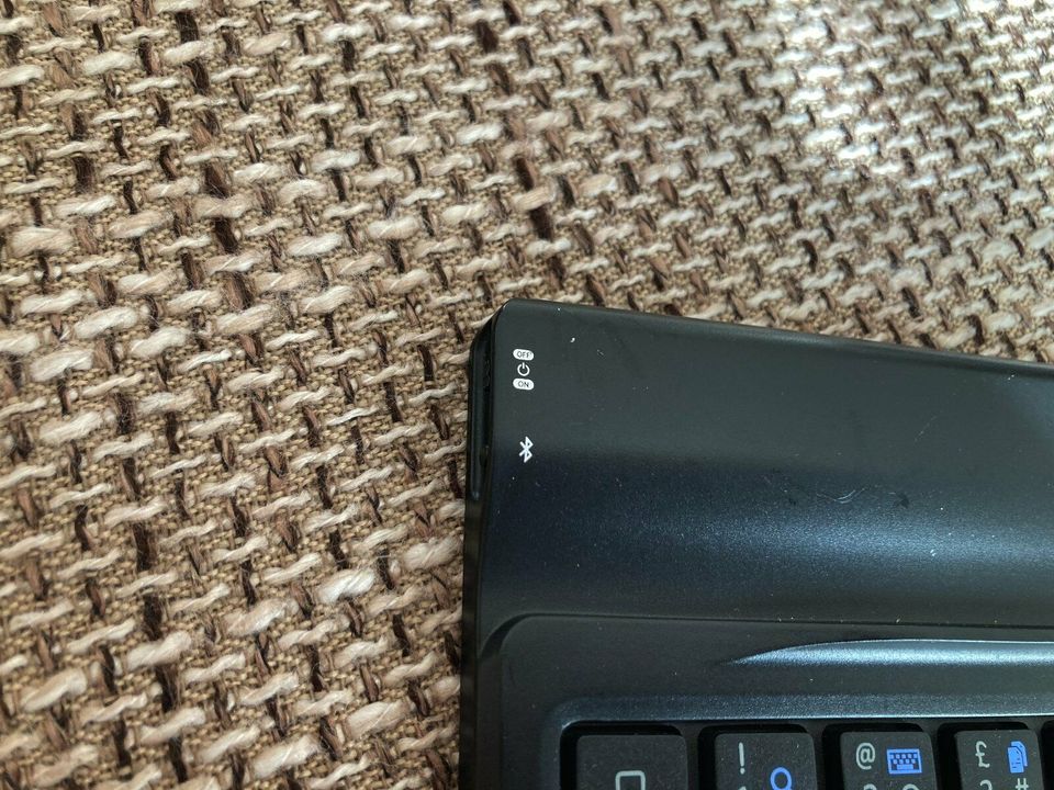 iPad Mini Bluetooth Tastatur mit Hülle - schwarz (iWantit) in München