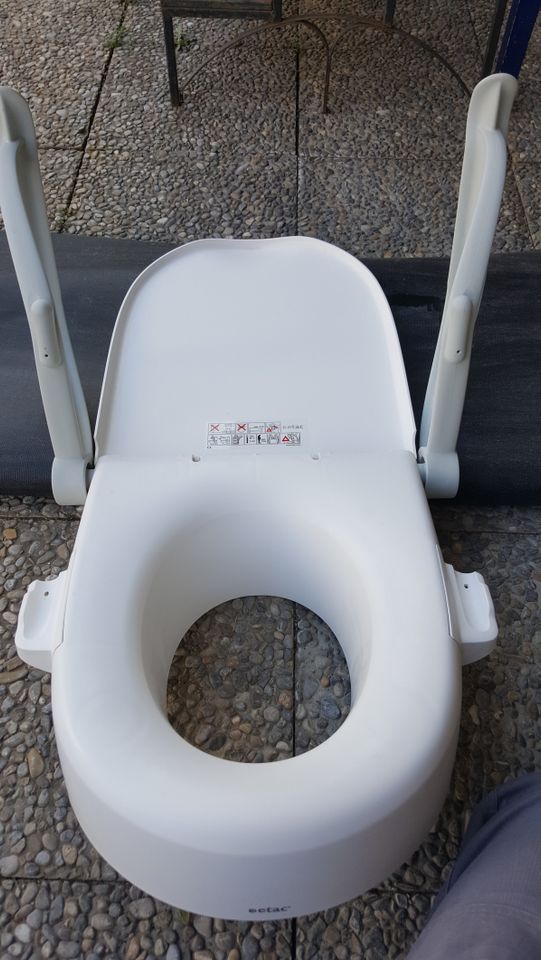 Toiletten Sitzerhöhung mit Armlehnen in Buchloe
