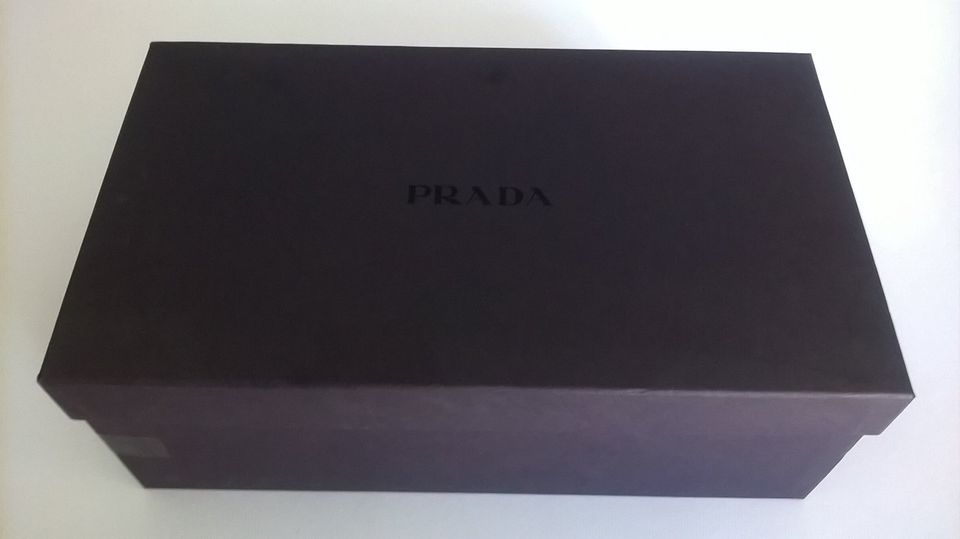 Unbenutzte PRADA Damenschuhe in Originalkarton ohne Etikett in Gütersloh