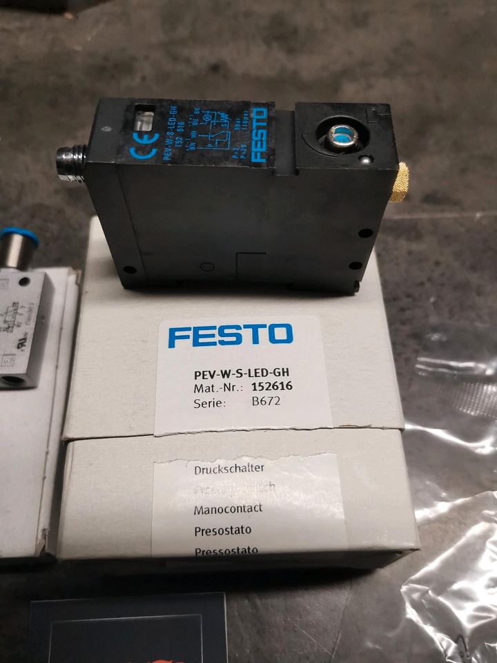 FESTO Magnetventil CPE10-M1BH-3GL-QS-6 65€ oder Druckschalter PEV-W-S-LED-GH 35€ in Buch