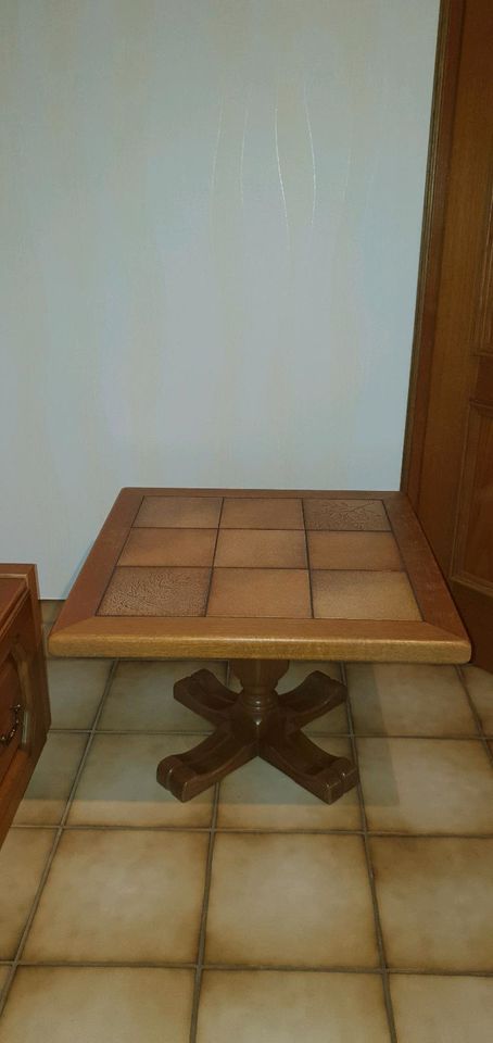 Kleiner Tisch mit Fliessen  Eiche Holz Echtholz Holztisch in Vöhl