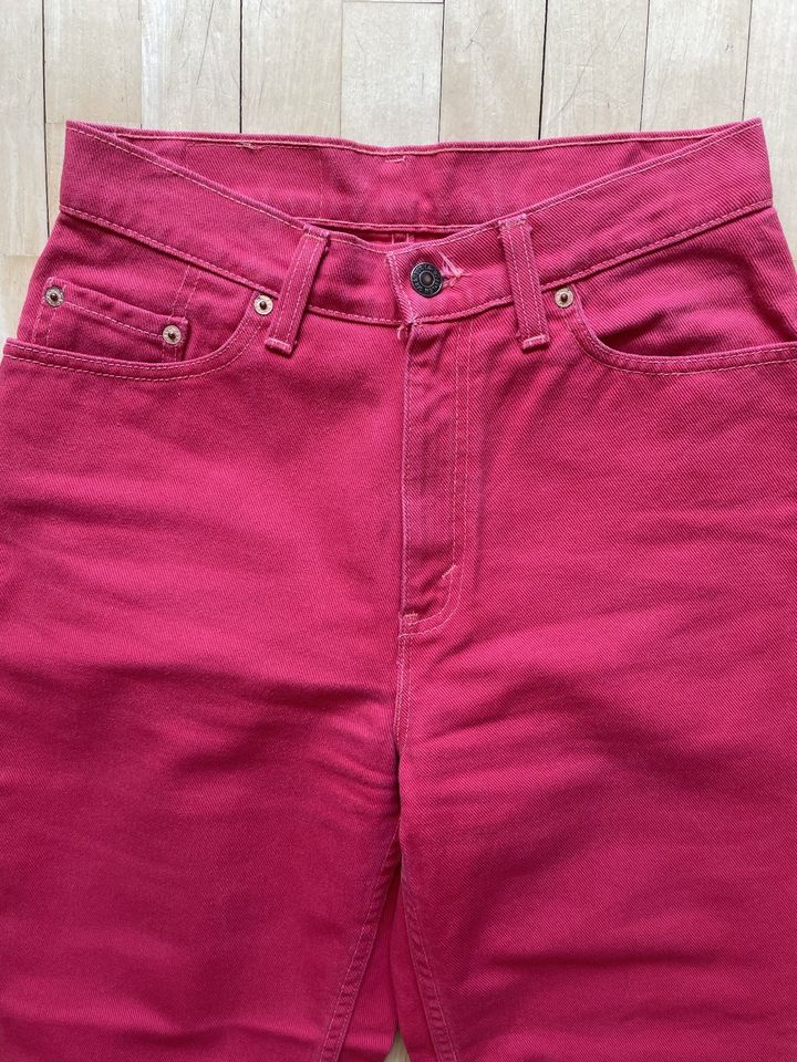 Levi's Levis Jeans Damen Gr. 36 38 rot wie neu in Hamburg