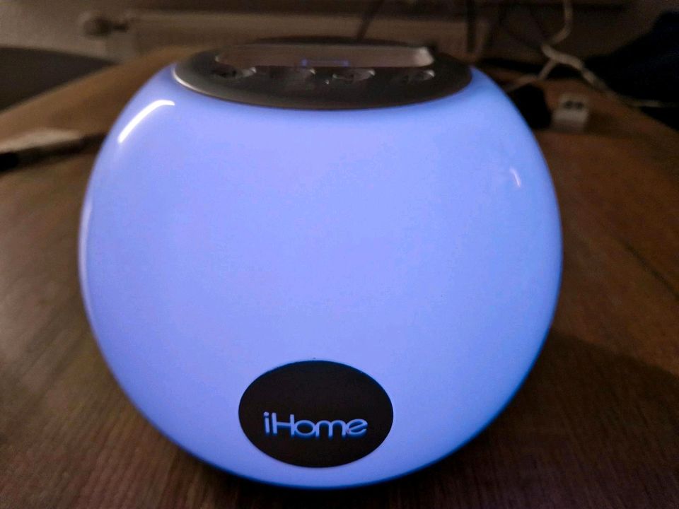 iHome iP15 Glow Tunes LED Color Changing iPod/iPhone Lautsprecher in Hannover