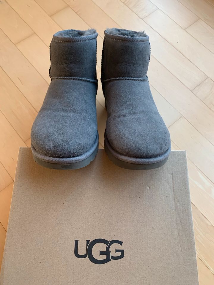 UGG Classic Mini Stiefelette grau Gr. 42 in Rehna