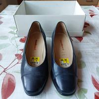 Medicus Pumps Leder Gr. 4 F mit Karton Kr. Dachau - Dachau Vorschau