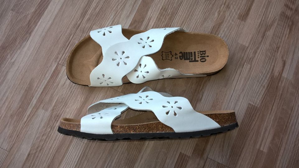 BIO TIME Pantoletten Sandalen Damen - NEU - 42 - weiß in Neuss