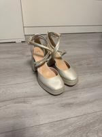 Elegante Perlweiße Damen Schuhe Größe 38 Sachsen-Anhalt - Magdeburg Vorschau