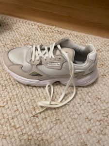 Adidas falcon best sale weiß