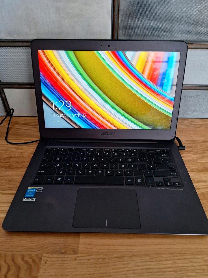 Asus Zenbook inkl Tasche UX305F Laptop in Berlin