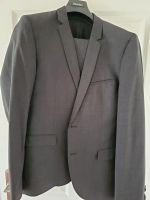Neuwertiger Hugo Boss Anzug in dunkelgrau Gr. 52 Niedersachsen - Springe Vorschau