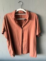 Uniqlo Bluse kurzärmelig, M, Viskose, Rost / Koralle Niedersachsen - Osnabrück Vorschau