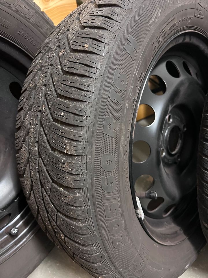 Winterreifen auf Stahlfelge 205/60 R 16 Ford Eco Sport in Seesen