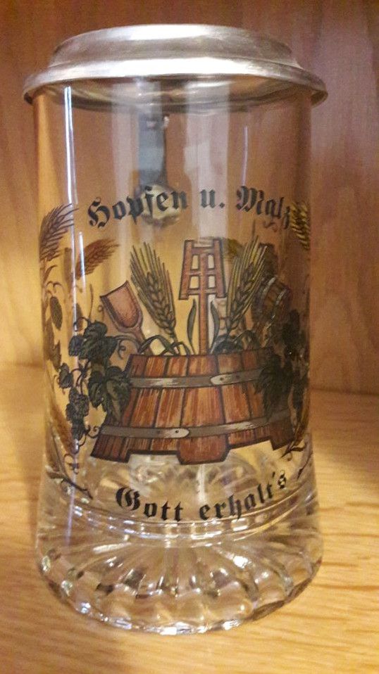 Alte Bierkrüge Ton und Glas mit Zinndeckel in Hagenburg