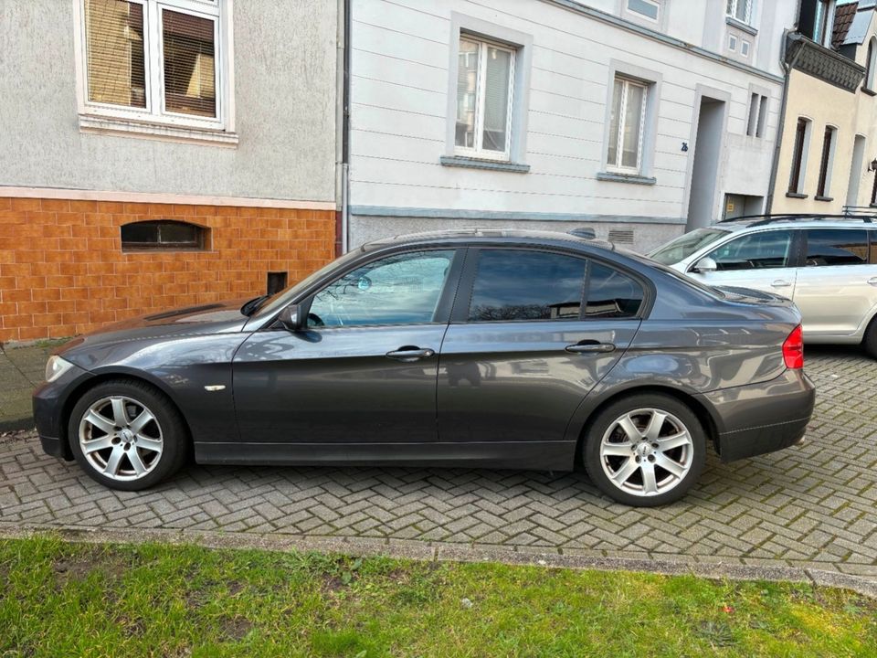 BMW 320i, Baujahr 2008, 177.000 km in Mülheim (Ruhr)