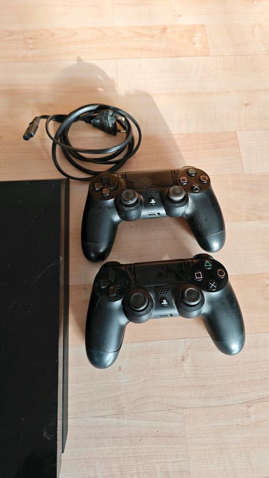 Playstation 4 + 500GB + 2 Controller in Kriftel