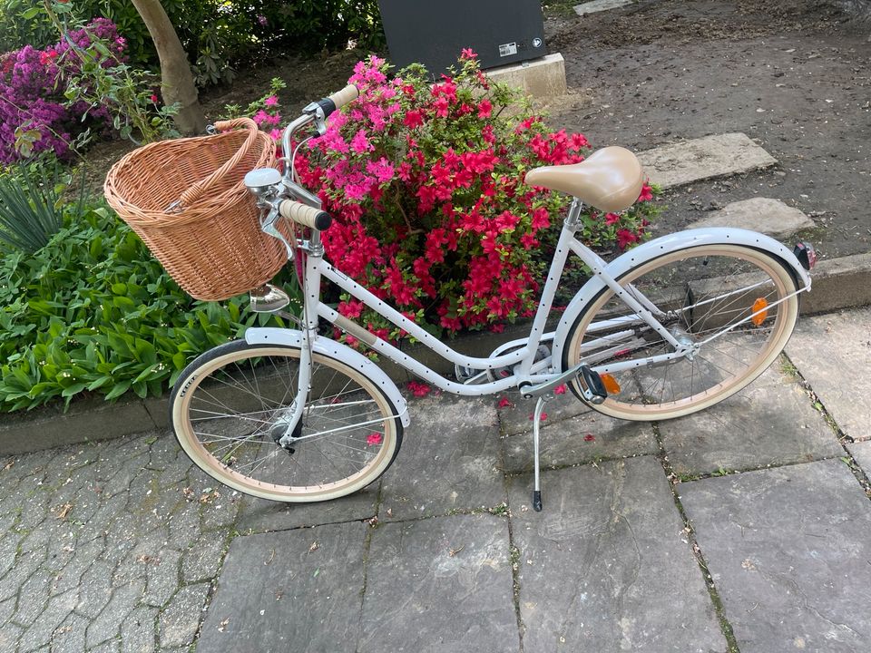 Creme Fahrrad Damen 26er Rahmen ideal zum einkaufen in Ratingen