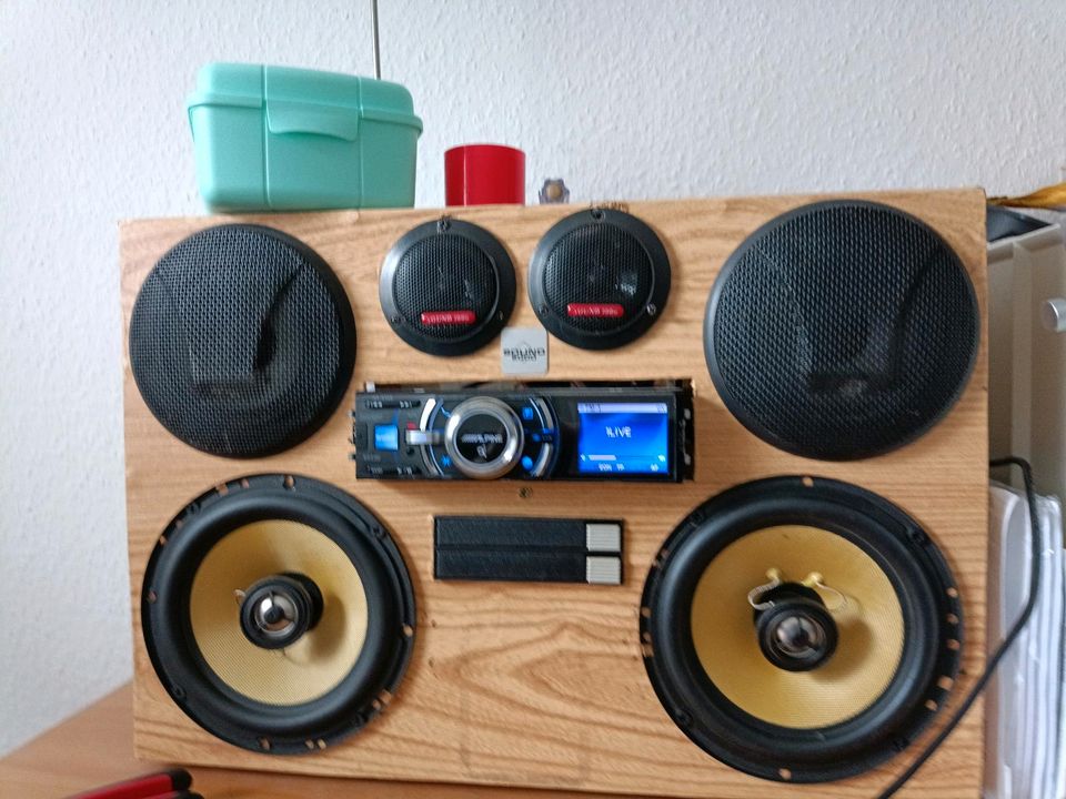 Audio system in gelb sehr laut und gut und top in Detmold