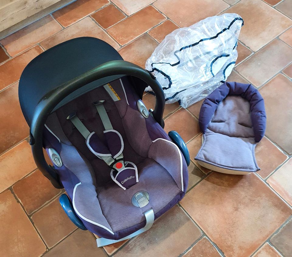 Maxi Cosi Babyschale inkl. Sonnen /Regenschutz Sitzverkleinerung