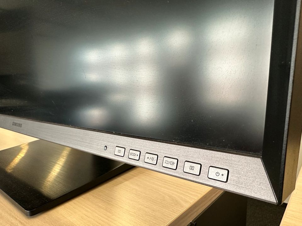 Samsung Monitor Bildschirm LED Display 32 Zoll (80cm) in Hamburg