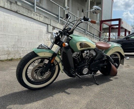 Indian Scout Grün/Beige Baujahr 2018 in Hamburg