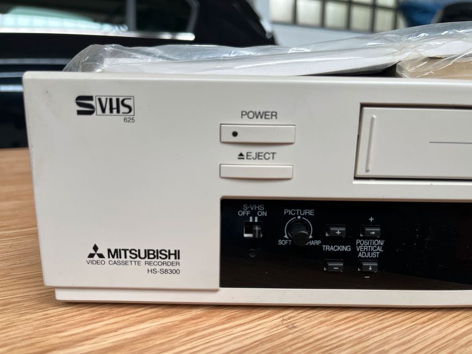 Mitsubishi HS-S8300 Time Lapse VHS Video Cassette Recorder in Karlsruhe