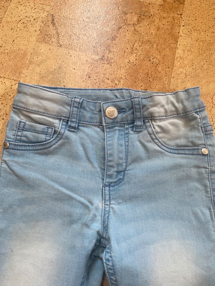 Jeans 128 Mädchen Blumen Sommer dopodopo Takko in Bielefeld