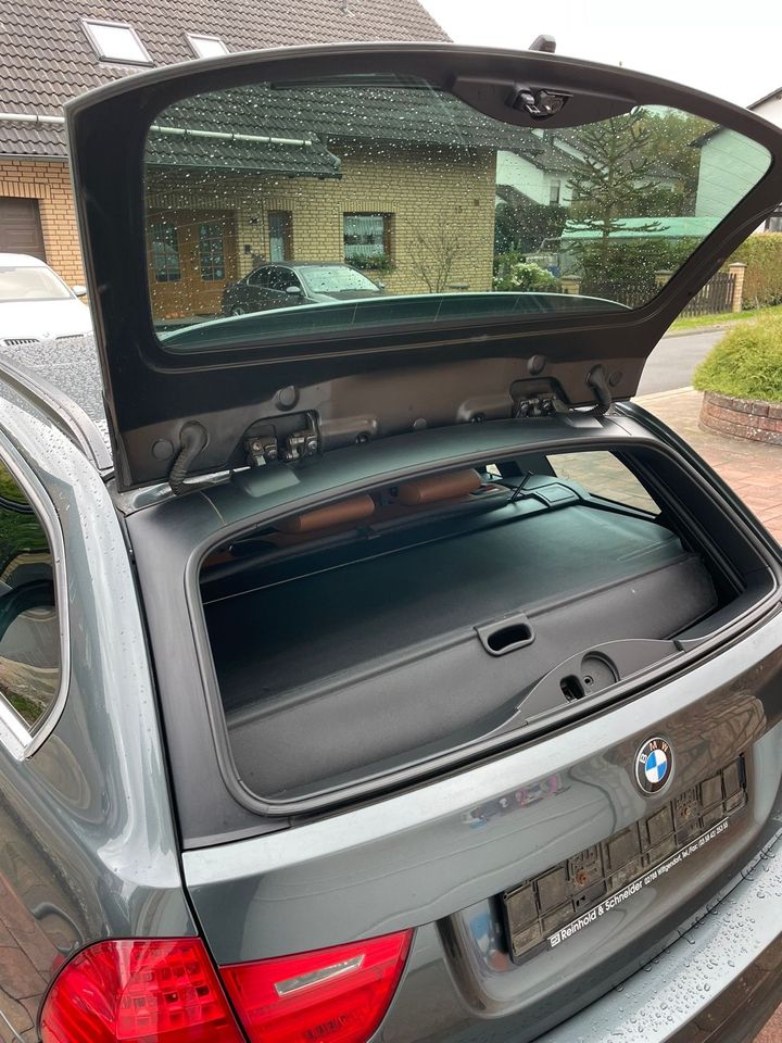 BMW 330 xDrive.M Paket ab Werk. Navi. Xenon.AHK in Lüdenscheid