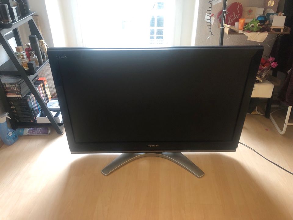 Toshiba LCD Color TV Model 42X3030D sehr guter Zustand in Berlin