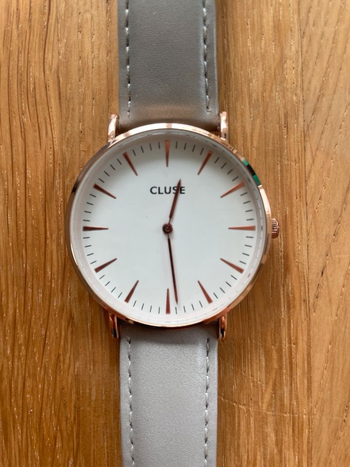 Damen Uhr von Cluse - Rosé mit Lederarmband in Wiesbaden