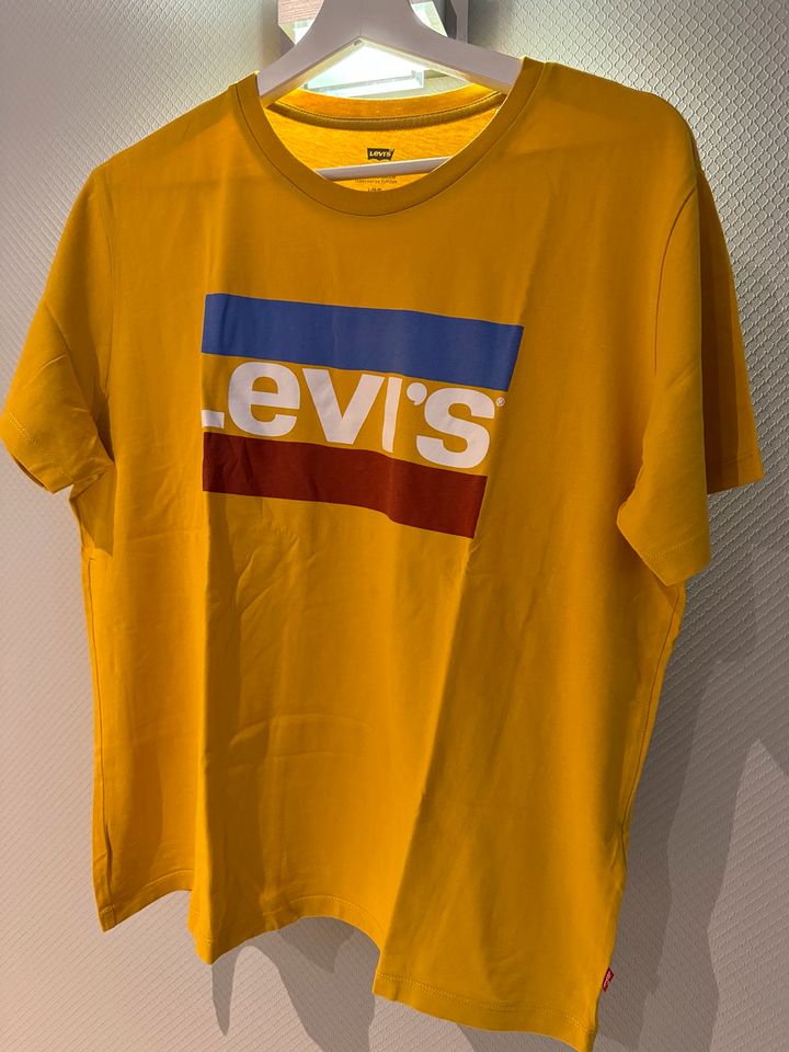 Shirt Levi’s L in Magdeburg