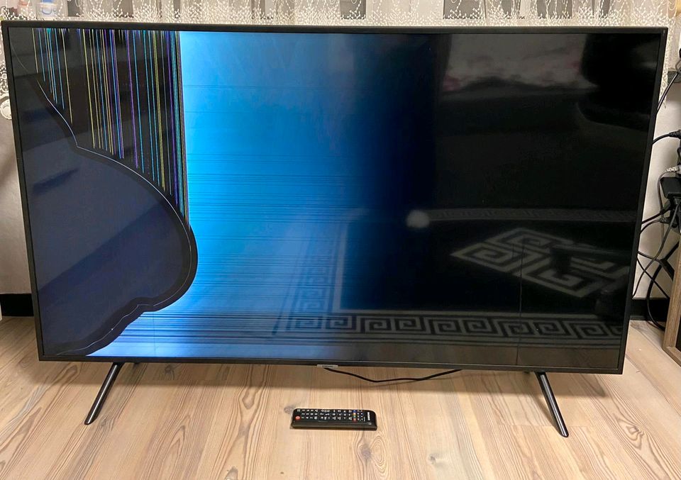 Samsung UHD TV 55zoll (Bildschirmschaden) in Alsdorf