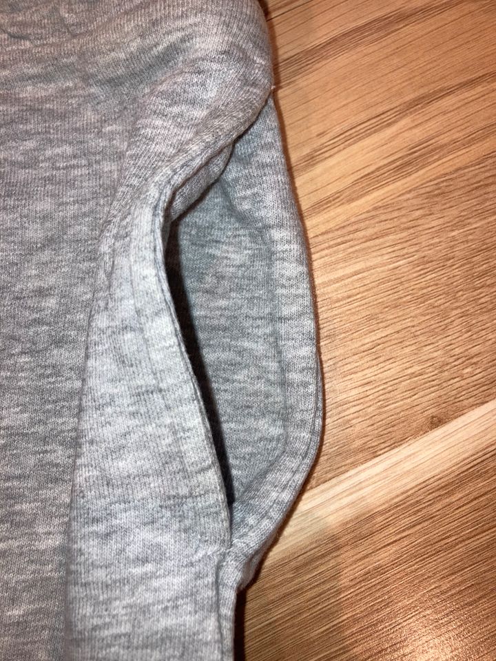 H&M kurze Jogginghose Sweat Shorts grau Gr 128 TOP in Ratingen