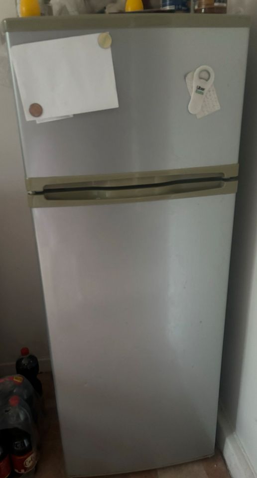 Kühlschrank 100€ in Duisburg